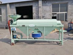 黑龍江哈爾濱李經理訂購的中型水稻打毛機、稻種脫芒機裝車發貨